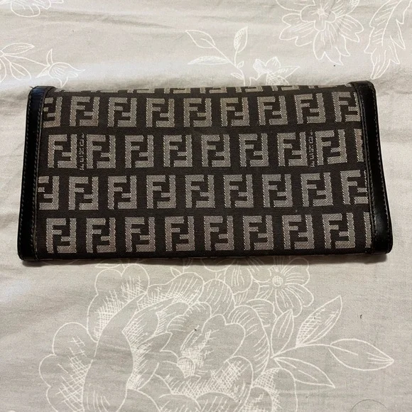 Fendi Long Wallet - Picture 6 of 11